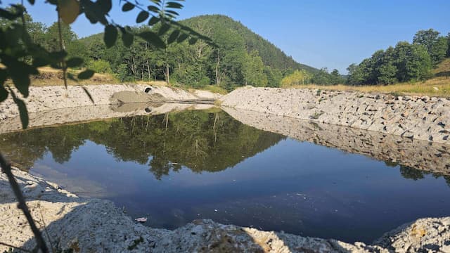 Planinsko jezero na tromeđi Pranjana,Koštunića i Družetića