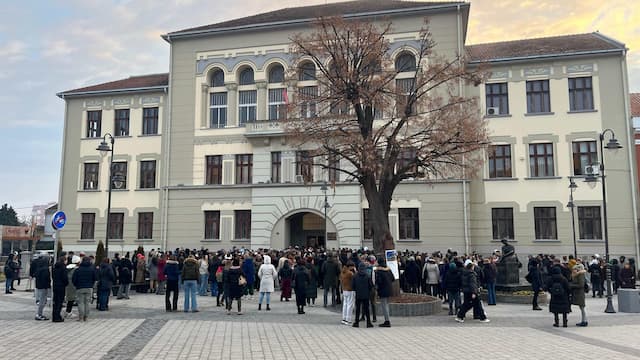 Protest ispred Gimnazije; Foto: GZS
