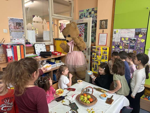 Mališani iz čačanskog vrtića „Leptirić” uče kako se čuva zdravlje kroz igru obeležen Svetski dan borbe protiv gojaznosti, foto: 4N Studio