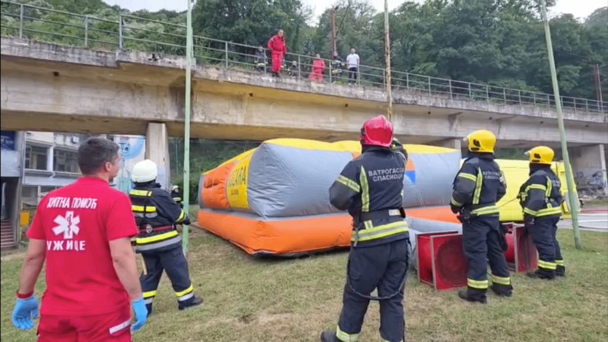 image-gallery-item