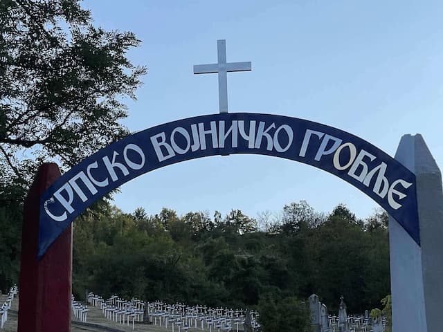 Kapija Srpskog vojničkog groblja renoviranadvojici Čačana; Foto: GZS