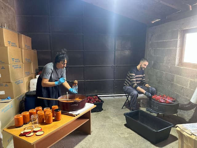 Porodica Martić iz Prislonice kuva ajvar na tradicionalan način, foto: 4N Studio